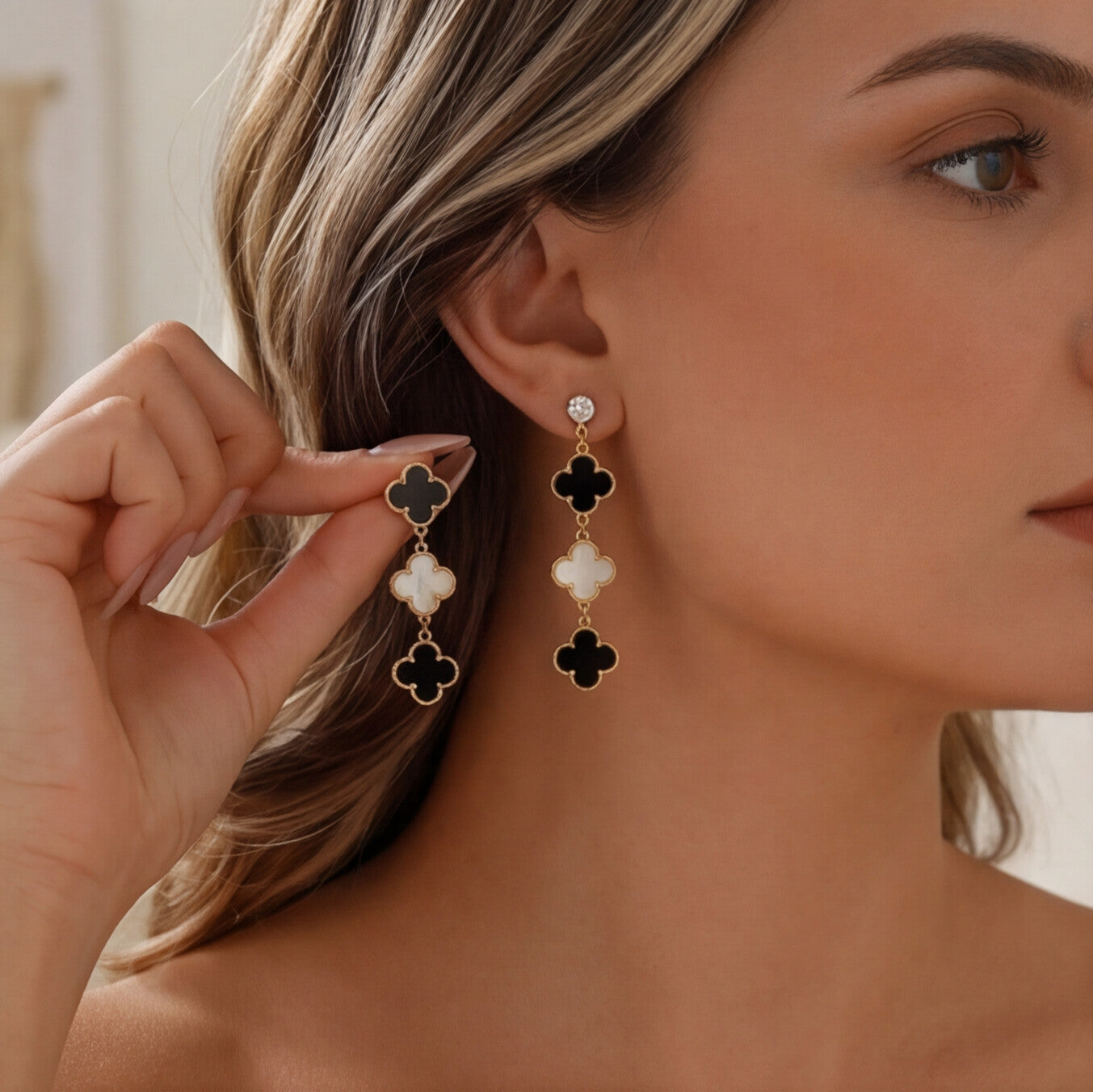 حلق الفراشة الدهب