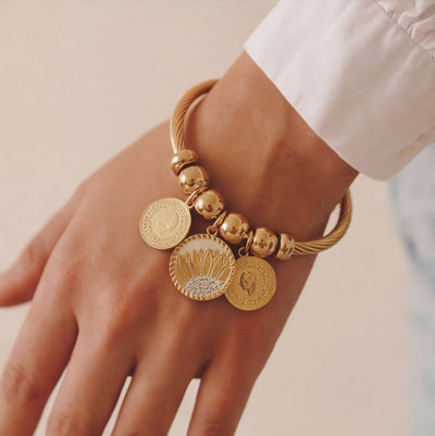 أسورة العملات الملكية