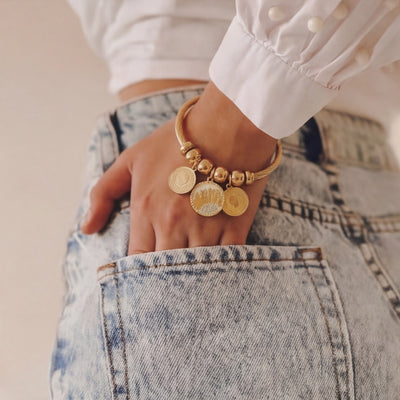 أسورة العملات الملكية