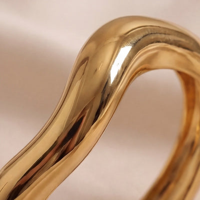 أسورة الموجة الملتوية