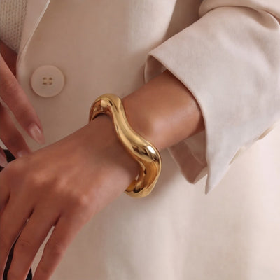 أسورة الموجة الملتوية