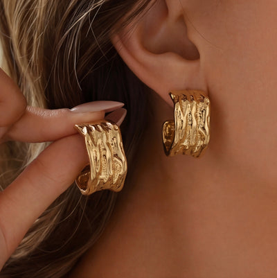 حلق الدائرة المرصعة الدهب