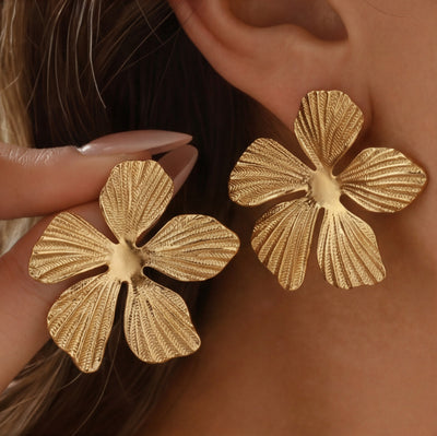 حلق الكلوفر الأسود الدهب