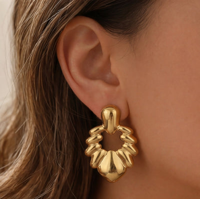 حلق الكلوفر الأزرق الدهب