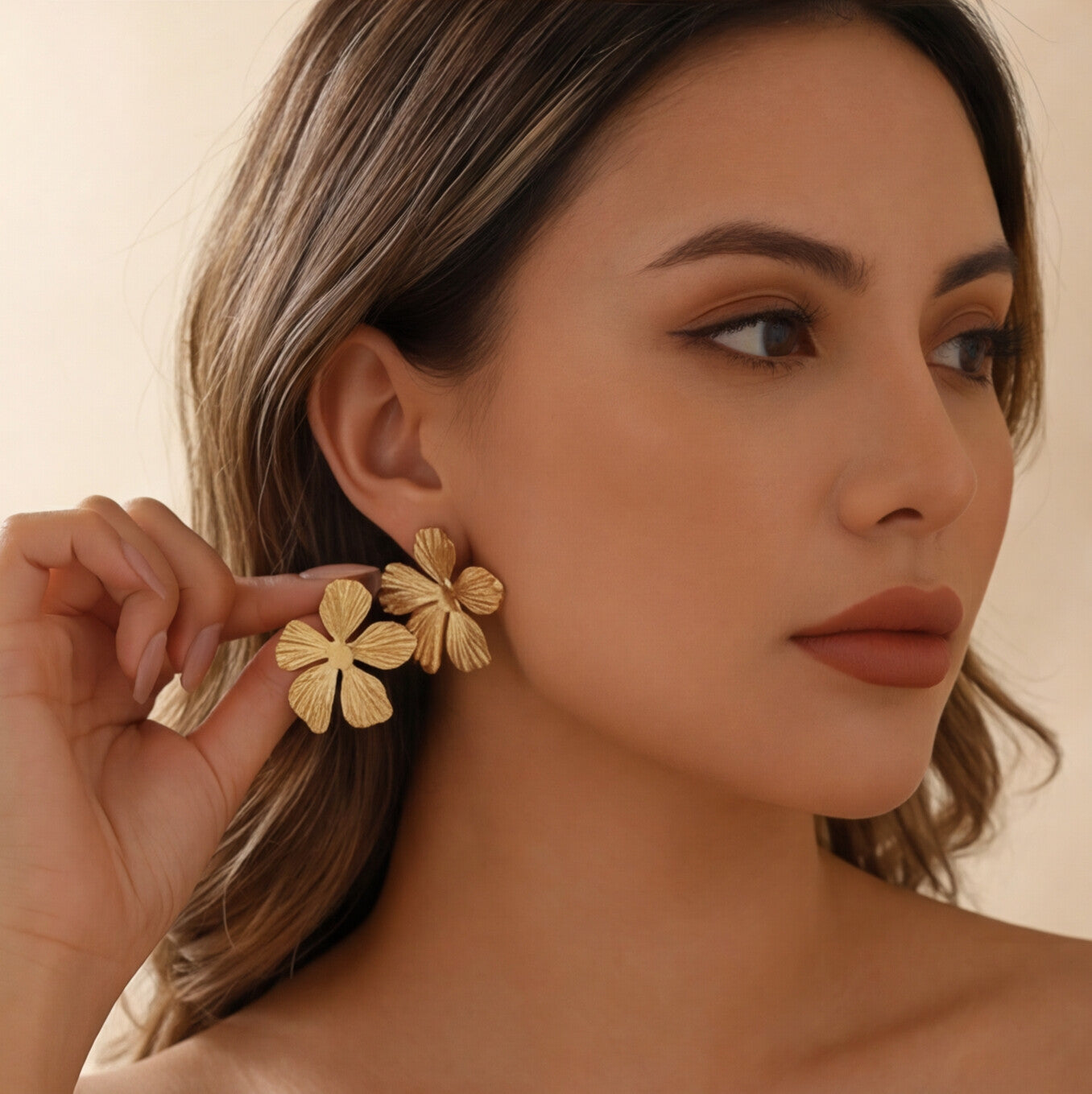 حلق الكلوفر الأسود الدهب