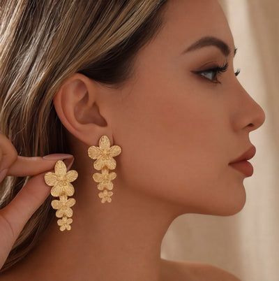 حلق الكلوفر الوردي الدهب