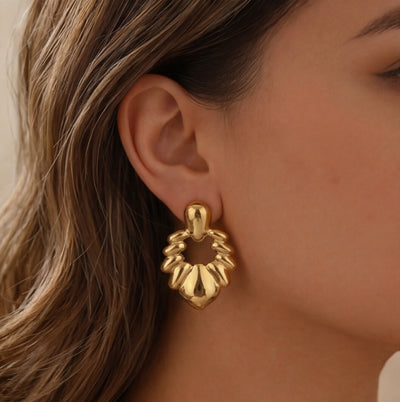 حلق الكلوفر الأزرق الدهب