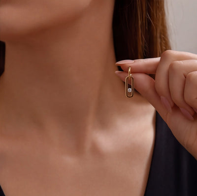 حلق الكلوفر المرصع بالكريستال