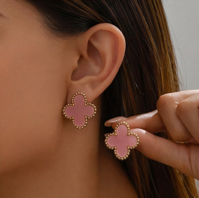 حلق النجمة المرصعة الدهب