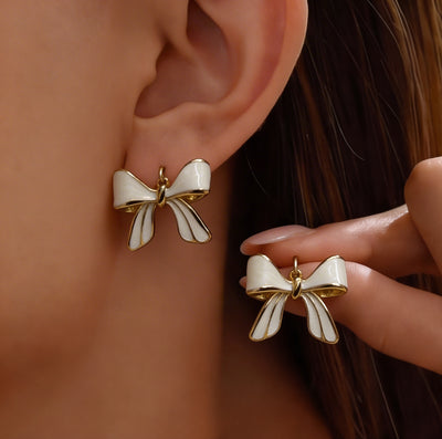 حلق الكلوفر الأبيض بحافة دهبية