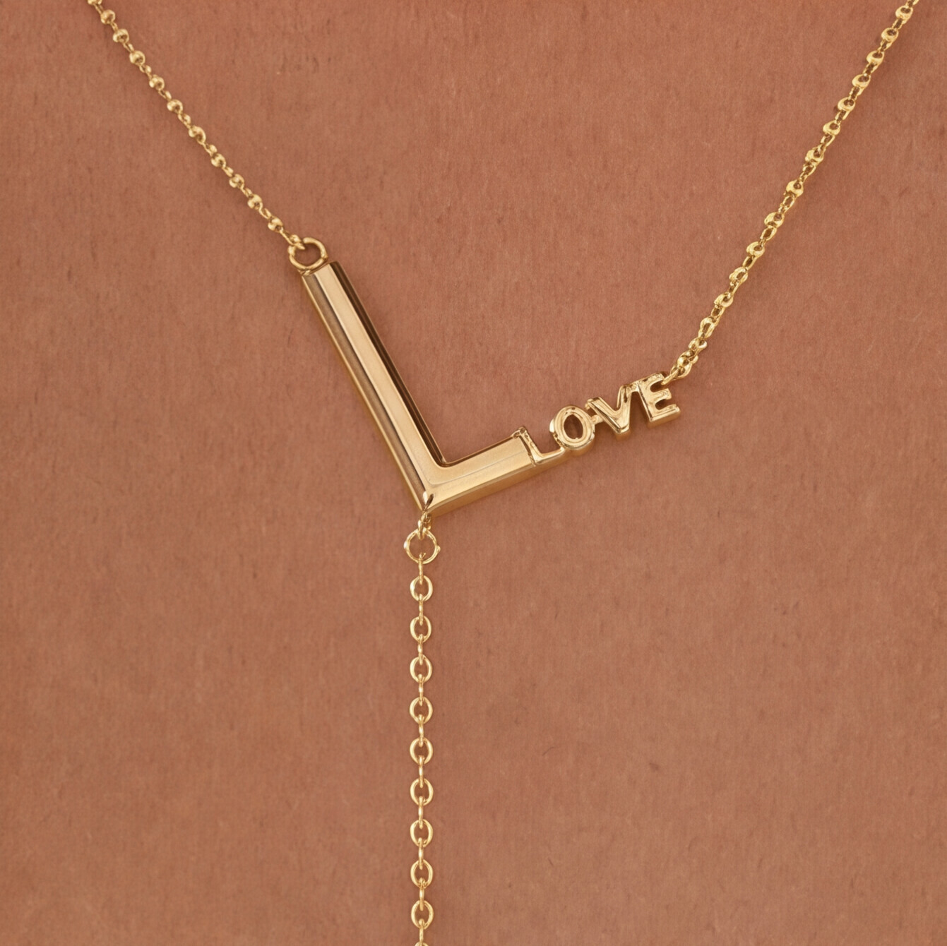 سلسلة Love الذهبية (Copy)